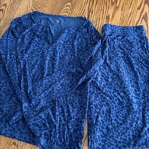 NWOT LOVE by Gap blue Leopard Print Long Sleeve modal pajama set small